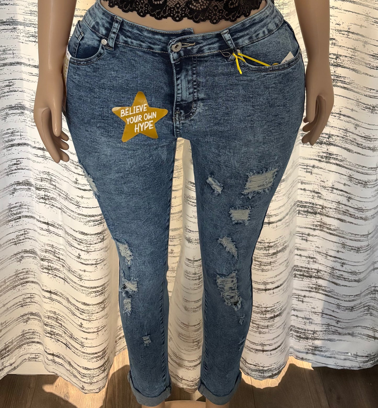 DISTRESSED SKINNY JEANS